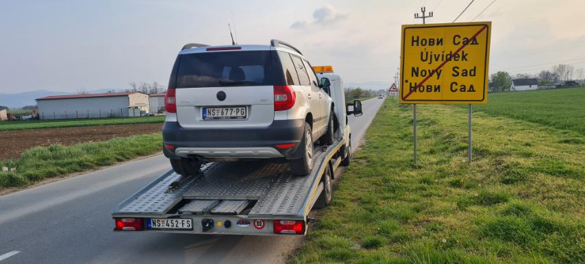 Šlep služba Novi Sad Plus prevozi automobil